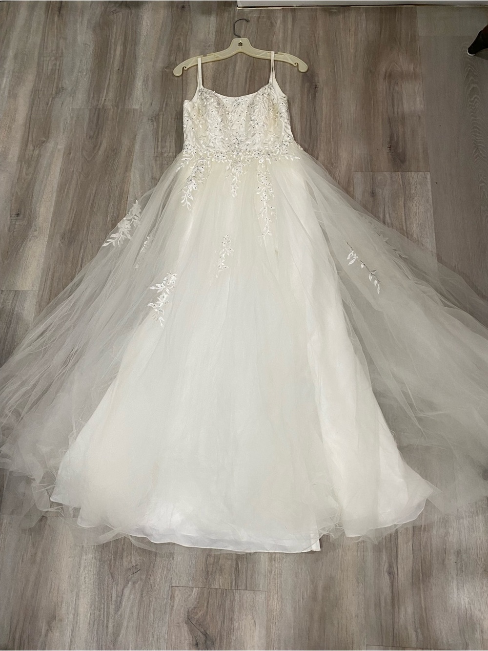 Ivory Spaghetti Strap Tulle Ballgown Wedding Dress